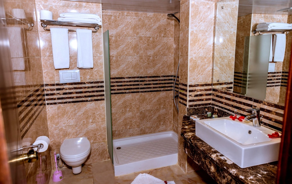 Premium Triple Room, Pool View thumbnail 6