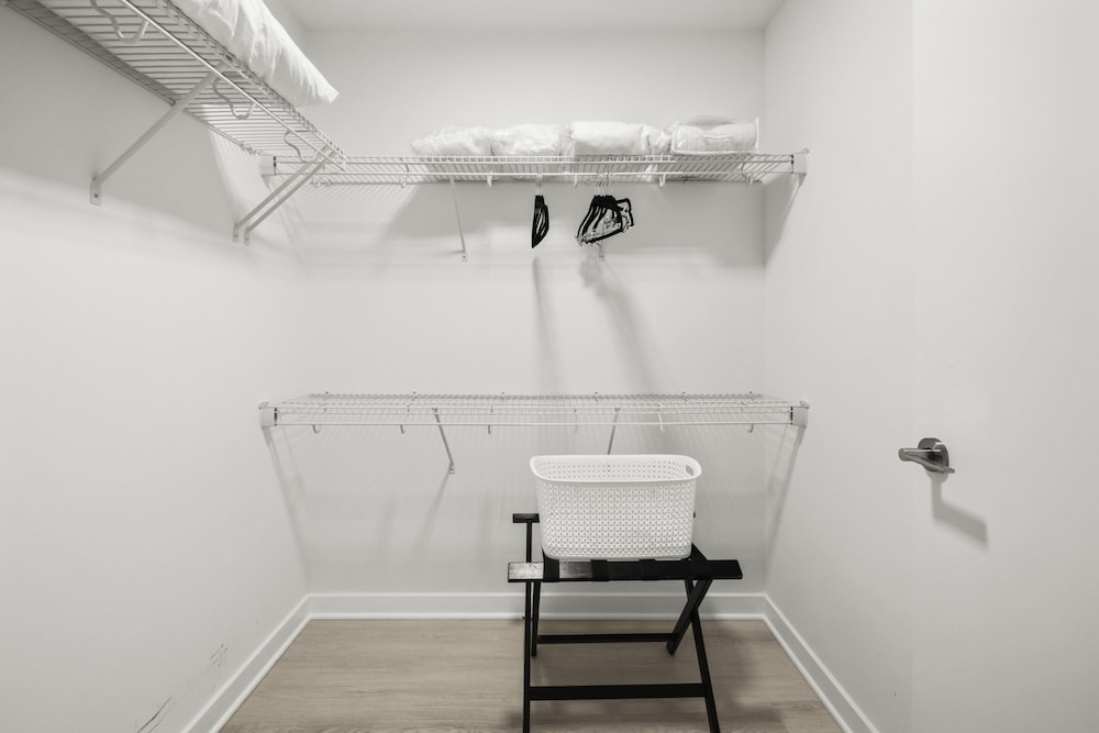 Luxury Apartment, 2 Bedrooms, Balcony (Room décor/layout/colors vary by unit) - Photo 18