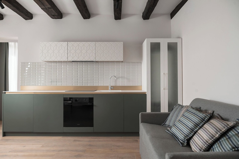 Classic Apartment, Canal View (C22) photo 3