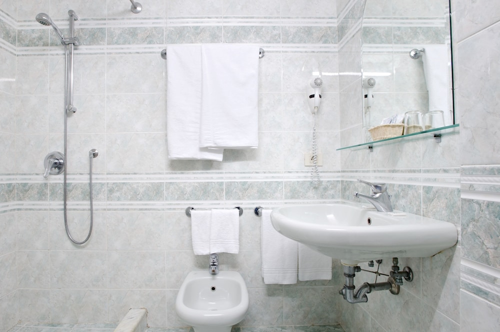 Double Room Single Use thumbnail 5