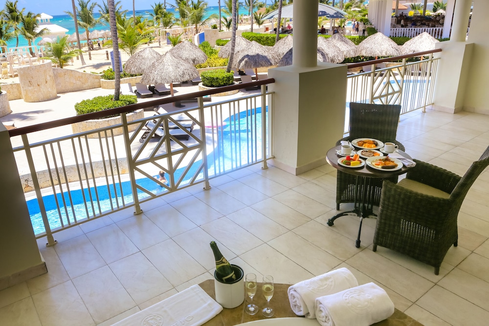 Mirage Club Ocean View Suite With Outdoor Jacuzzi