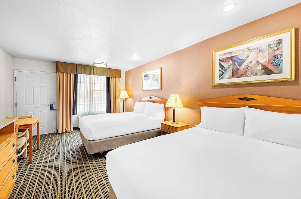 Standard Room, 2 Double Beds, Accessible, Refrigerator & Microwave - Photo 2