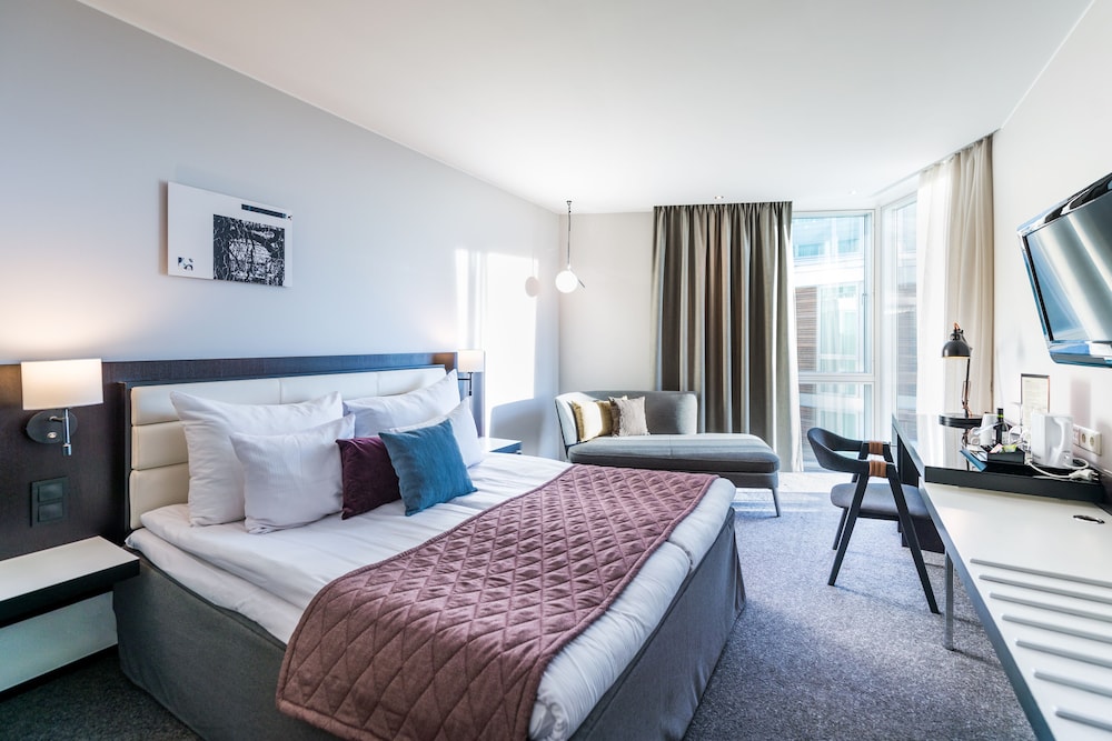 Standard Room, Double or Single Bed - Photo 9