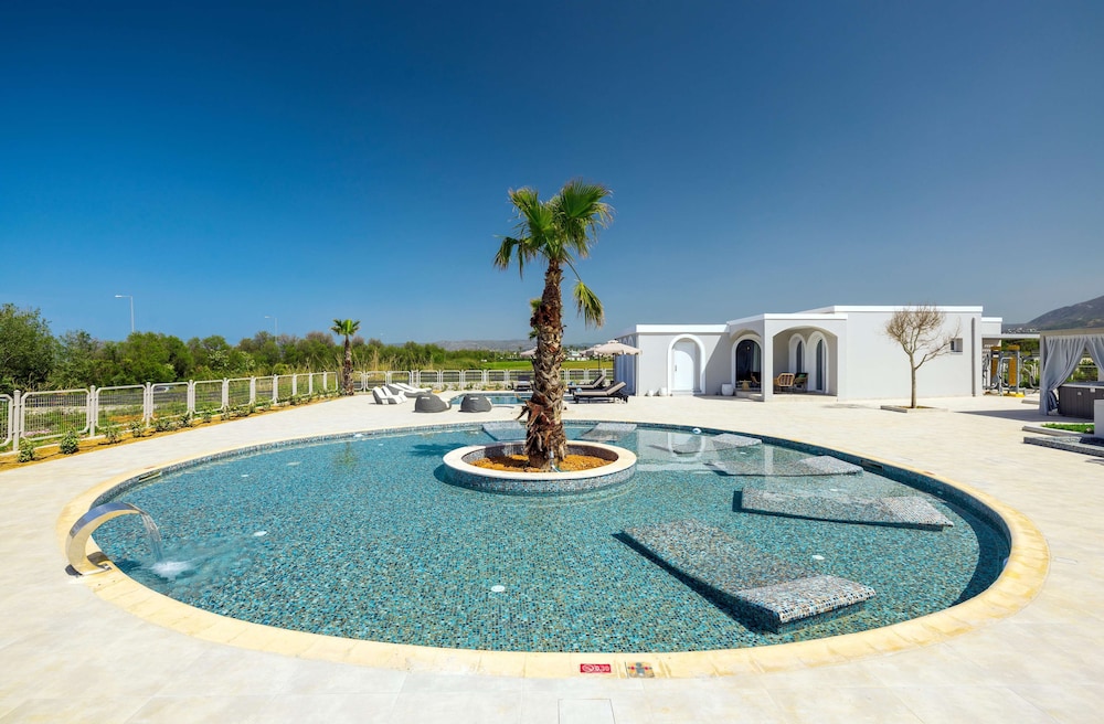 Grand Villa thumbnail 5