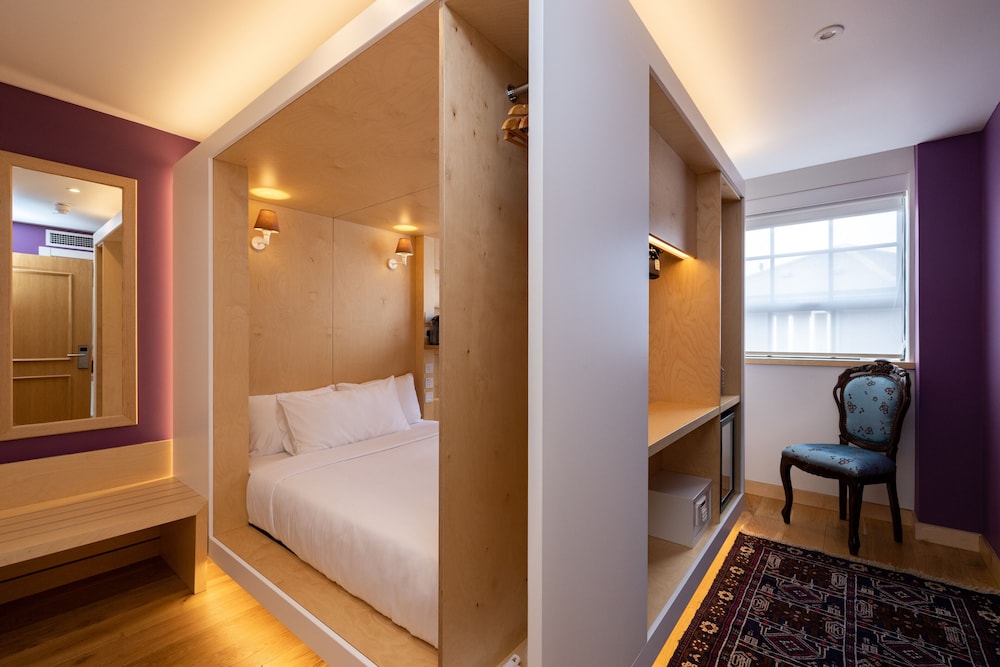 Deluxe Double Room thumbnail 5