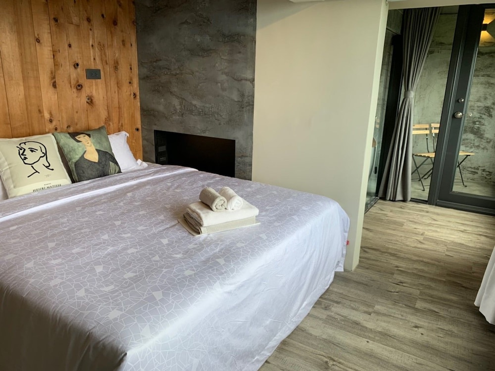 Signature Double Room, 1 Bedroom, Bathtub, Sea Facing photo 3