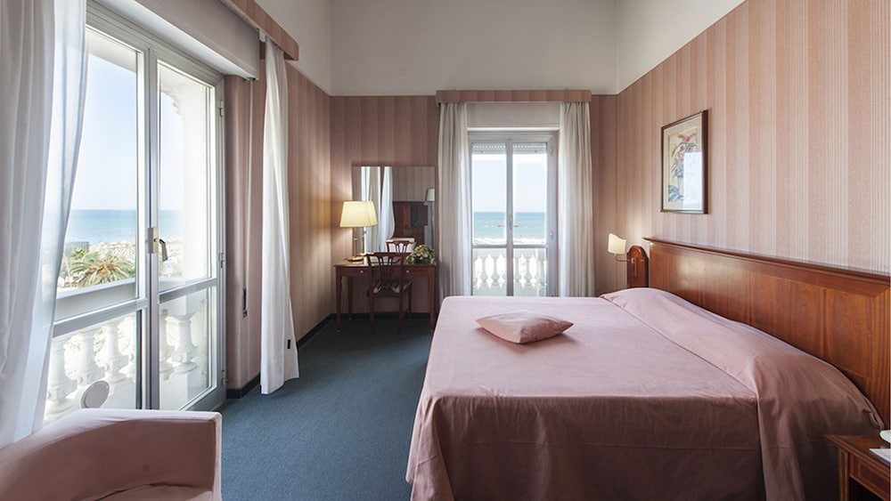 Standard Double or Twin Room, Sea View - Photo 10