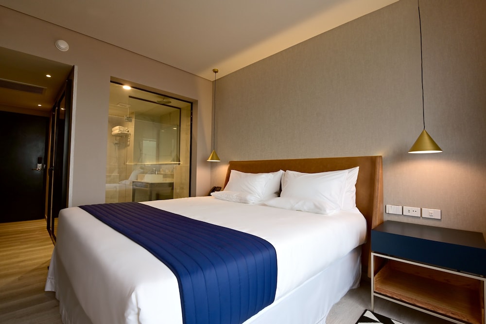 Superior Room, 1 King Bed, Executive Level - Photo 2