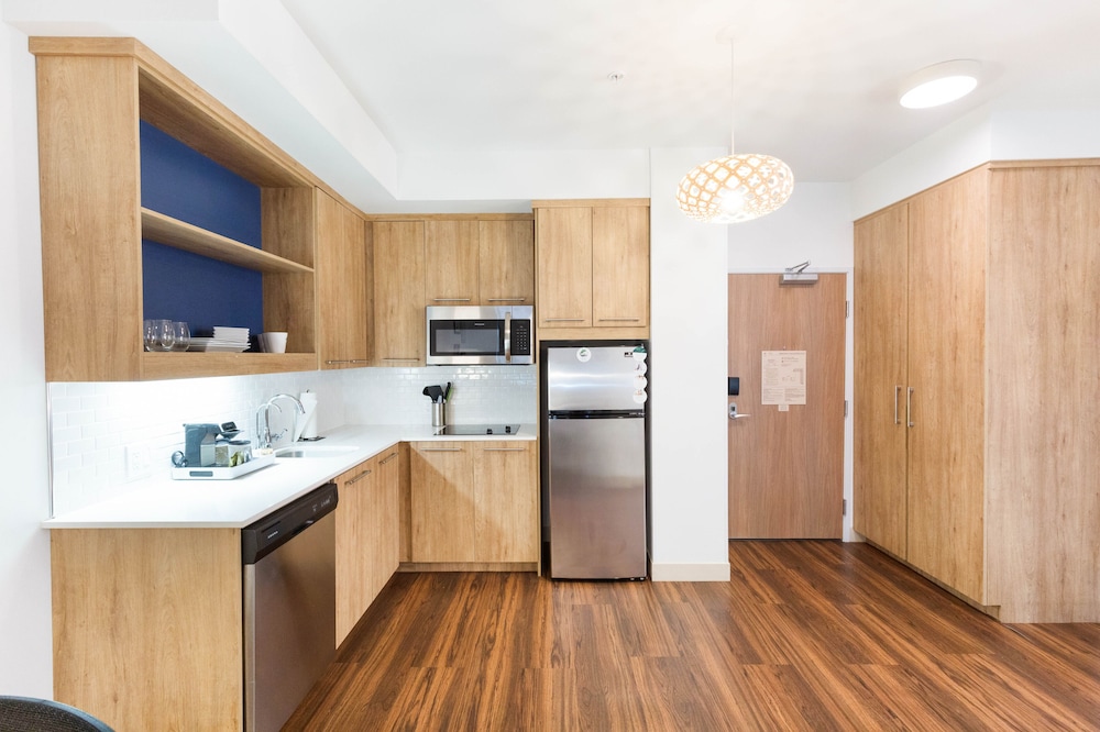 Suite, 1 Bedroom - Photo 6