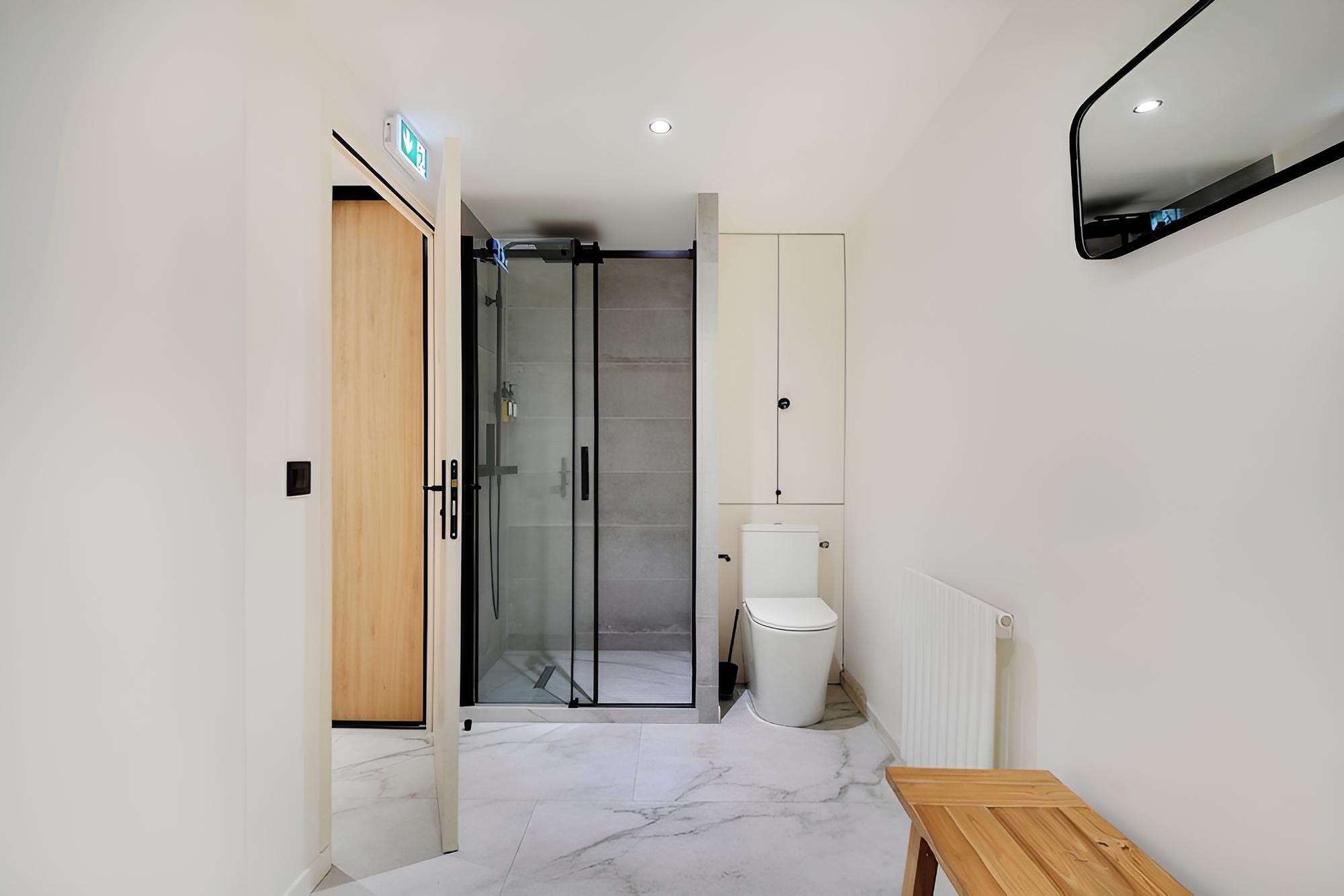 Apartment 4 (GW-33-CREMIEUX-4) photo 2