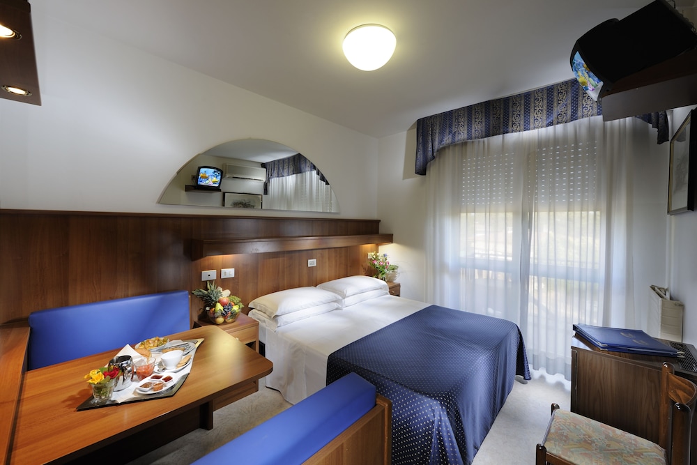 Double or Twin Room (Extra Bed) - Photo 1
