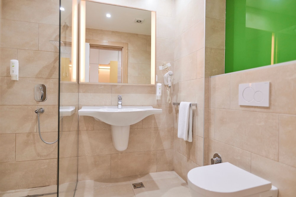 Deluxe Triple Room photo 3
