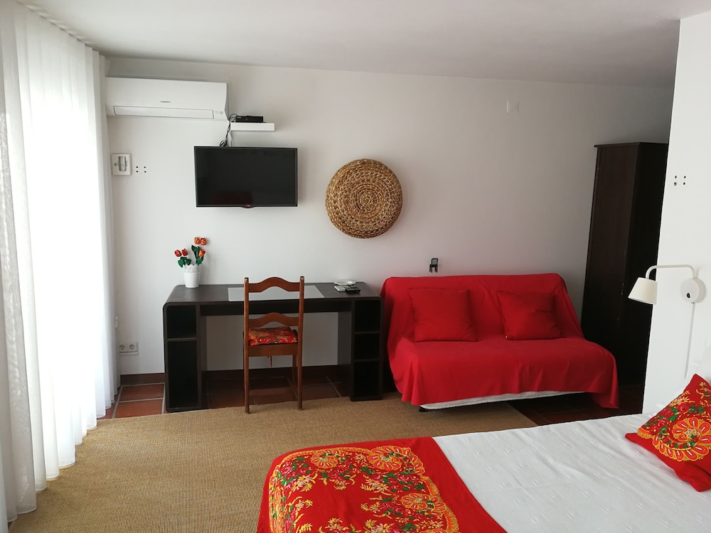 City Twin Room, 2 Twin Beds, Private Bathroom photo 2