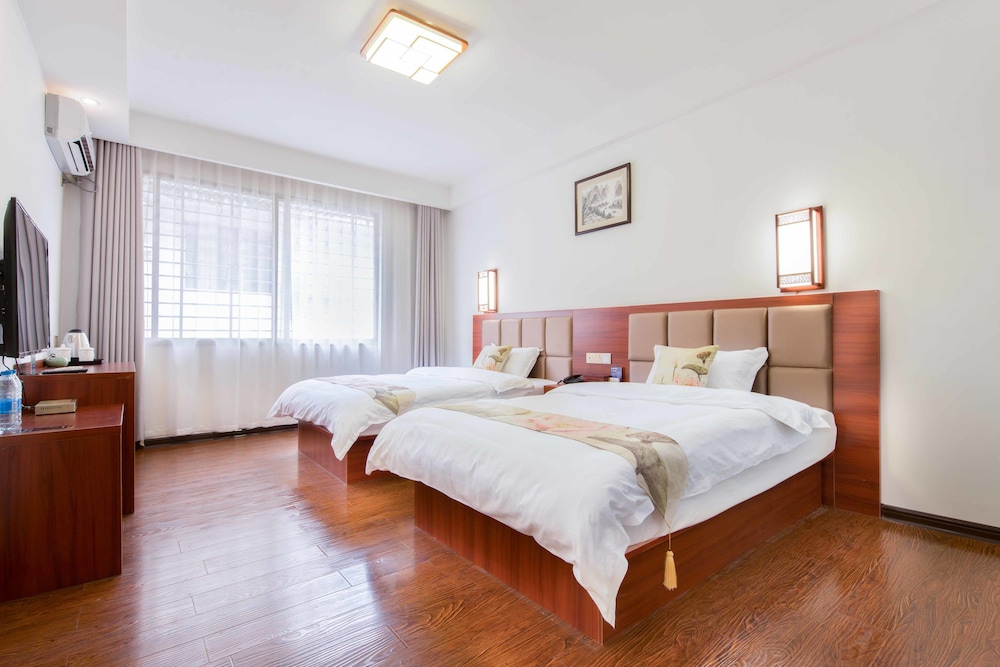 Comfort Twin Room, 2 Double Beds photo 1