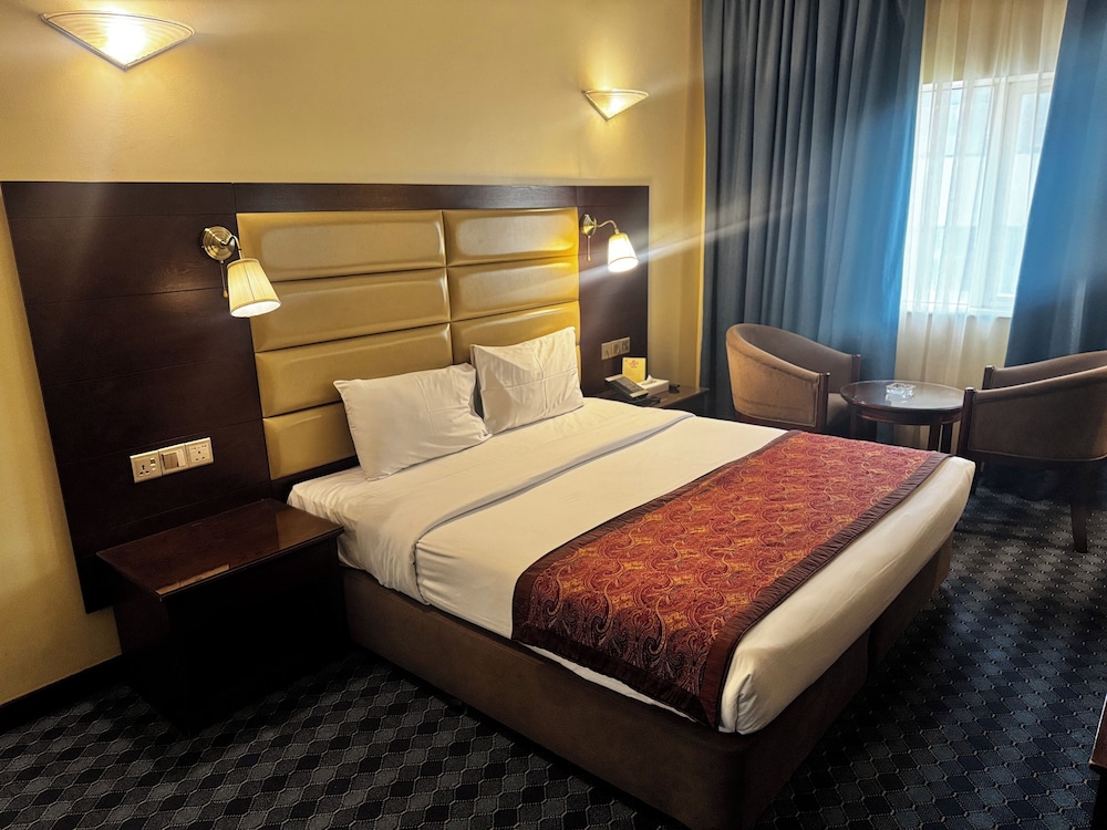 Standard Room, 1 King Bed, City View
