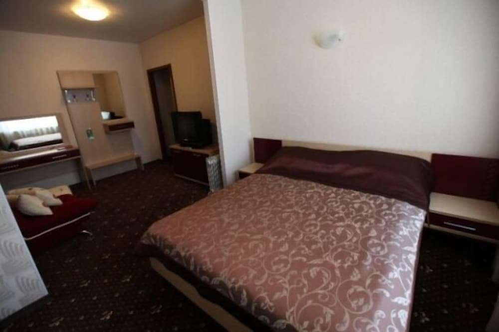 Economy Double Room, Shared Bathroom photo 1
