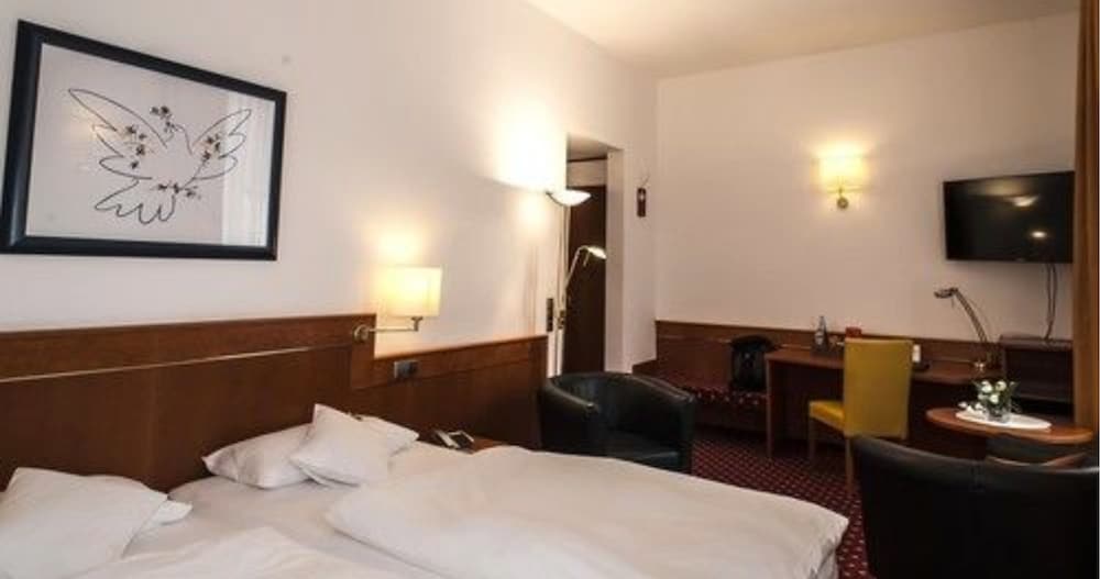 Basic Double Room, 1 Double Bed, Non Smoking photo 3