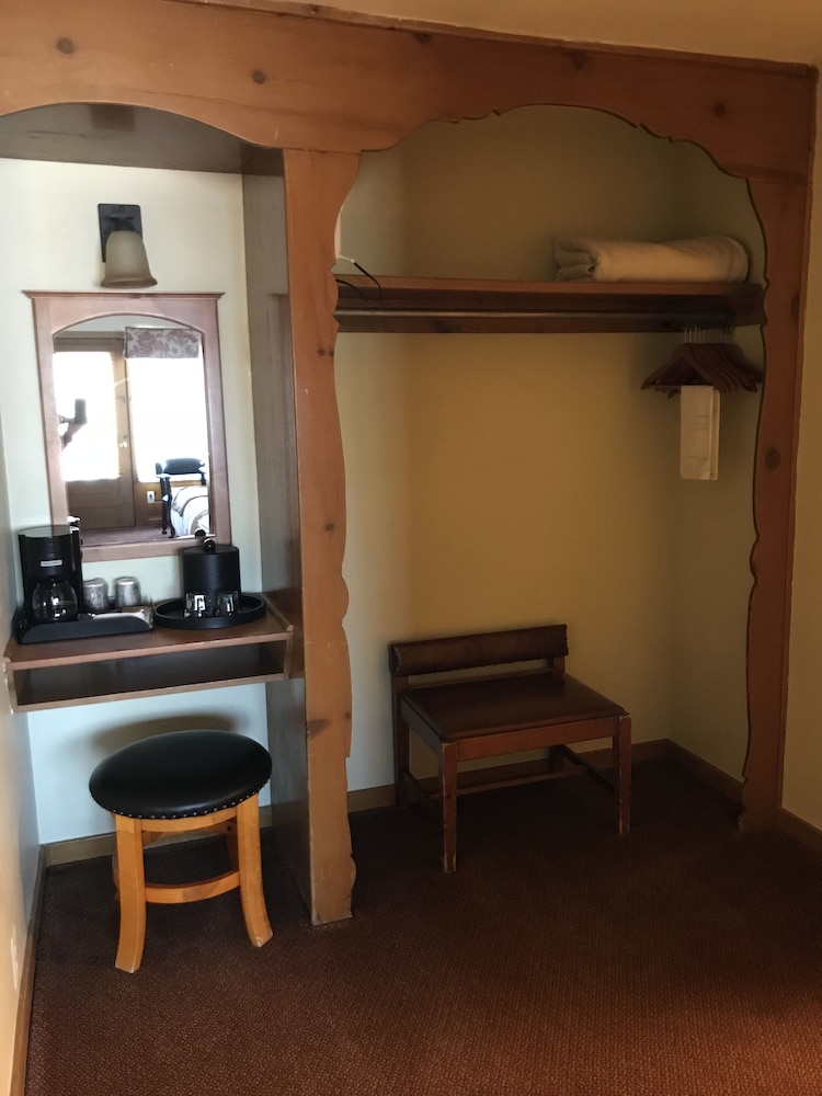 Standard Room, 2 Queen Beds photo 1