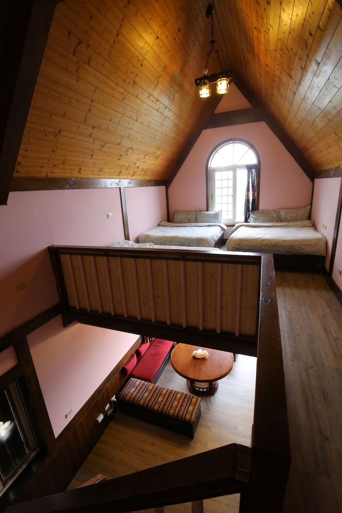Family Room with Mezzanine, High Floor