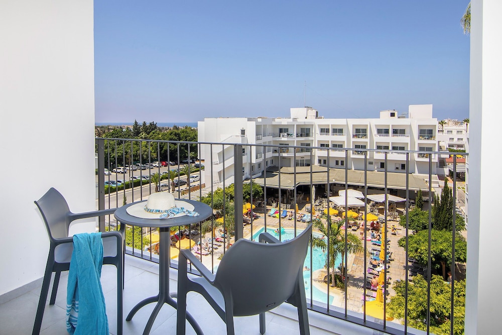 Premium Double Room, Pool View photo 1