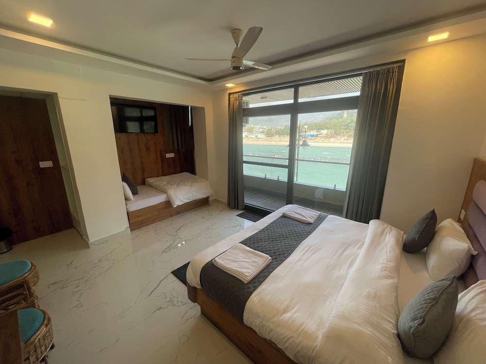 Triple Room, River View