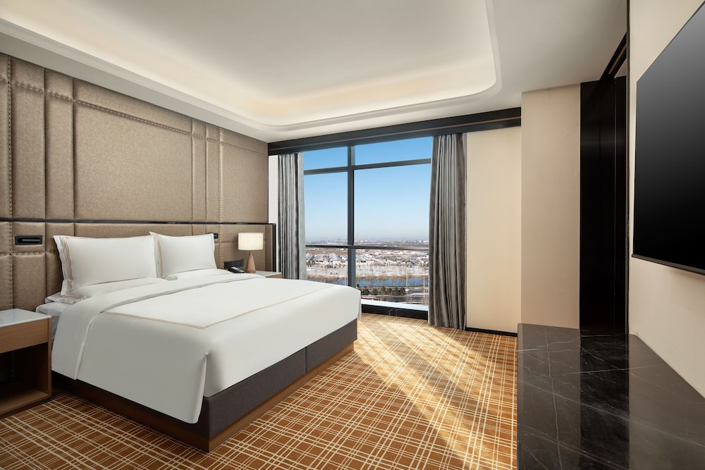 Family Suite, Multiple Beds, Smoking - Photo 2