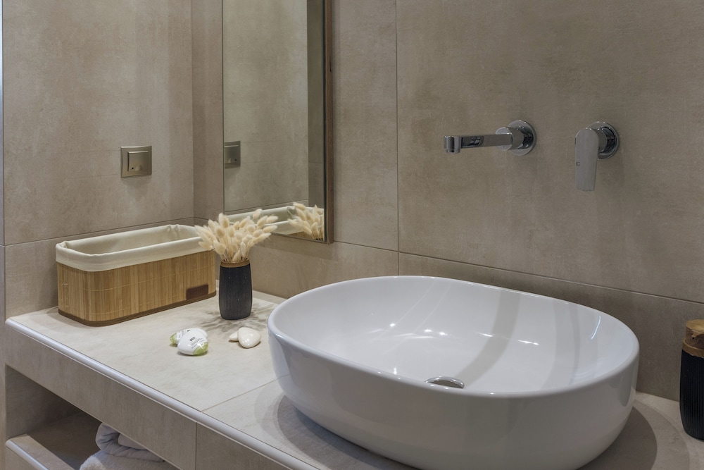 Superior Suite, Sea View - Photo 13