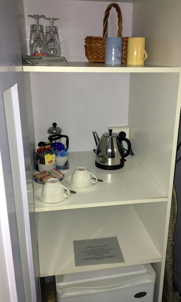 Standard Room, Non Smoking (4 - Queen Suite) photo 3