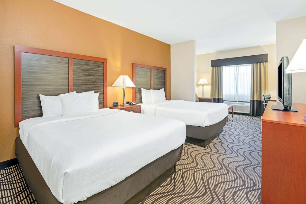 Deluxe Suite, 2 Queen Beds, Non Smoking - Photo 1