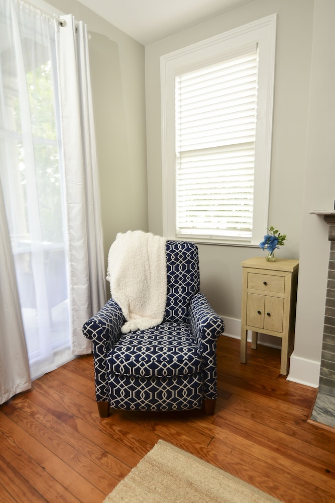 Superior Room, 1 King Bed, River View