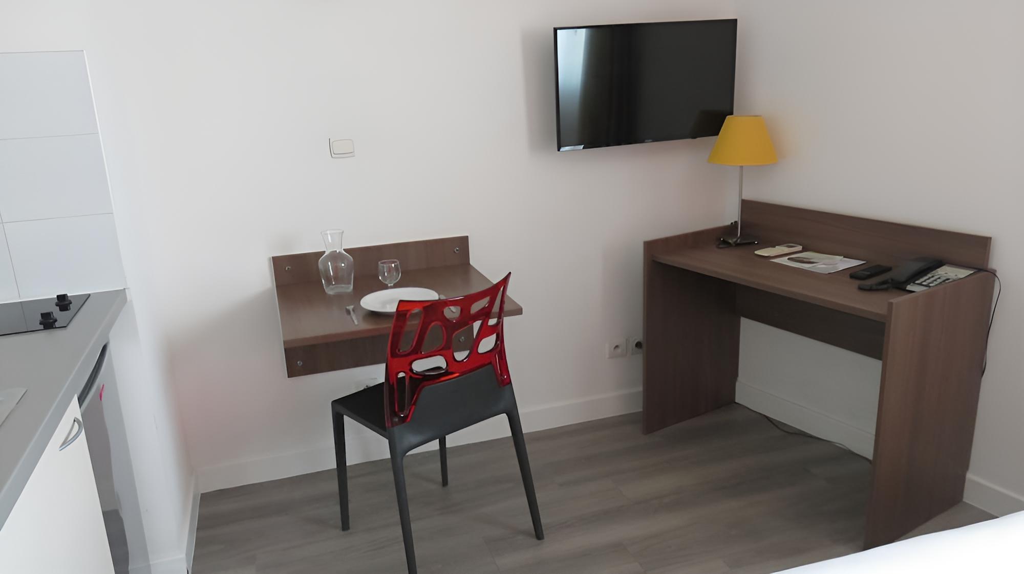 Comfort Studio, 1 Queen Bed, Kitchenette photo 3