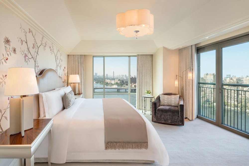 Royal Suite, 2 Bedrooms, Balcony thumbnail 6