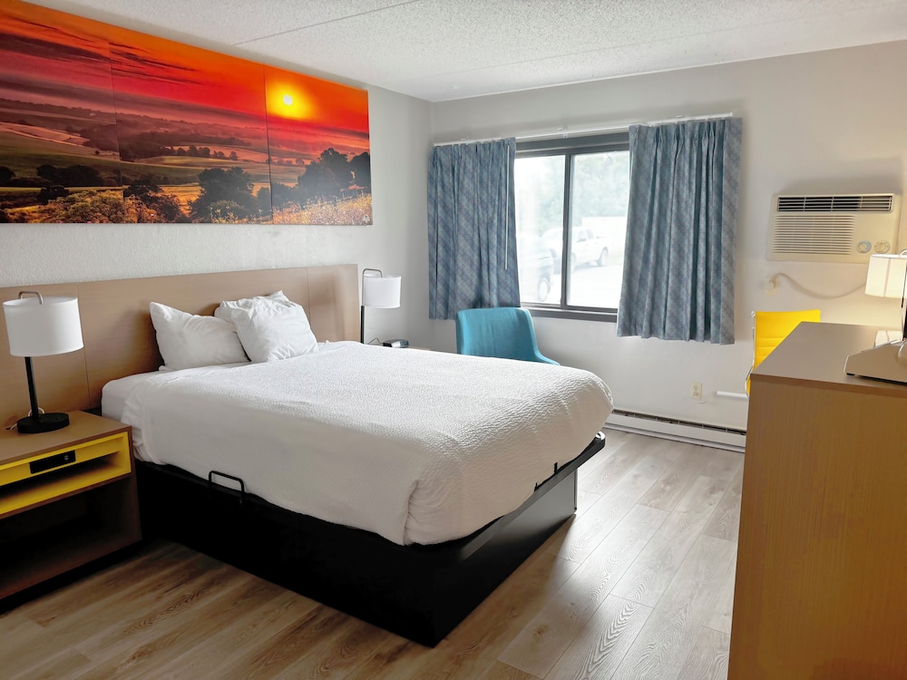 Standard Room, 1 Queen Bed - Photo 1