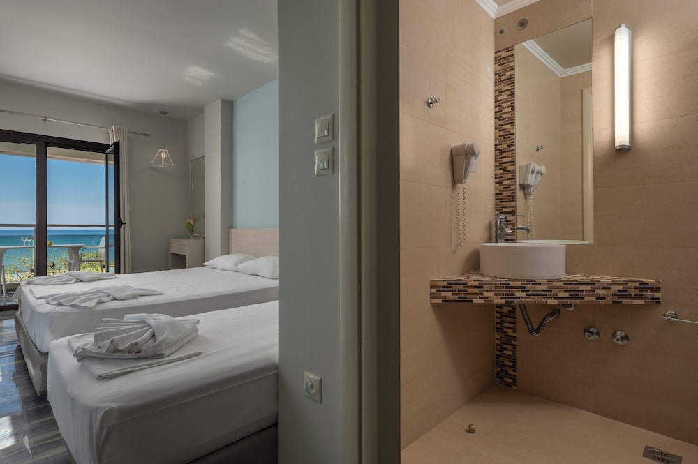 Comfort Room, Sea View photo 2