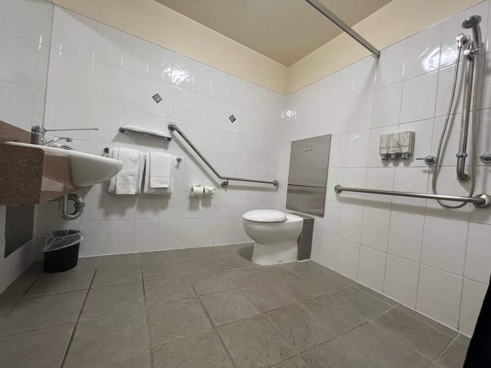 Accessible Queen Room photo 2