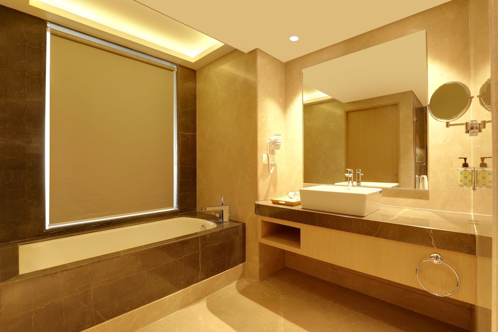 Executive Suite - Photo 3