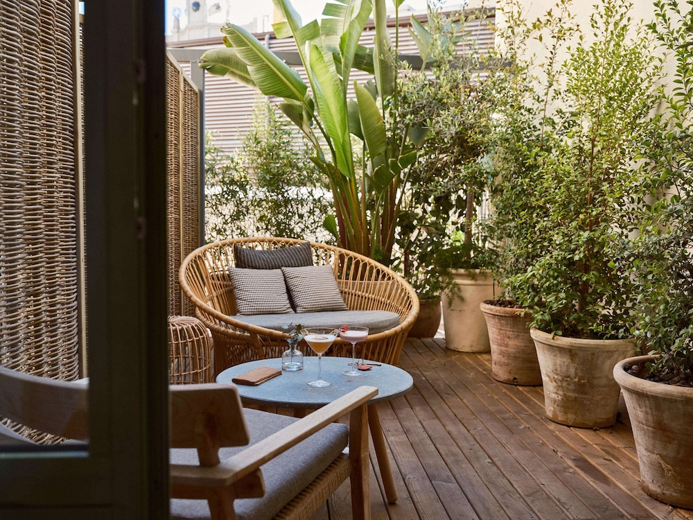 Deluxe Double Or Twin Room, Terrace, Courtyard View (Pulitzer Terrace) thumbnail 6