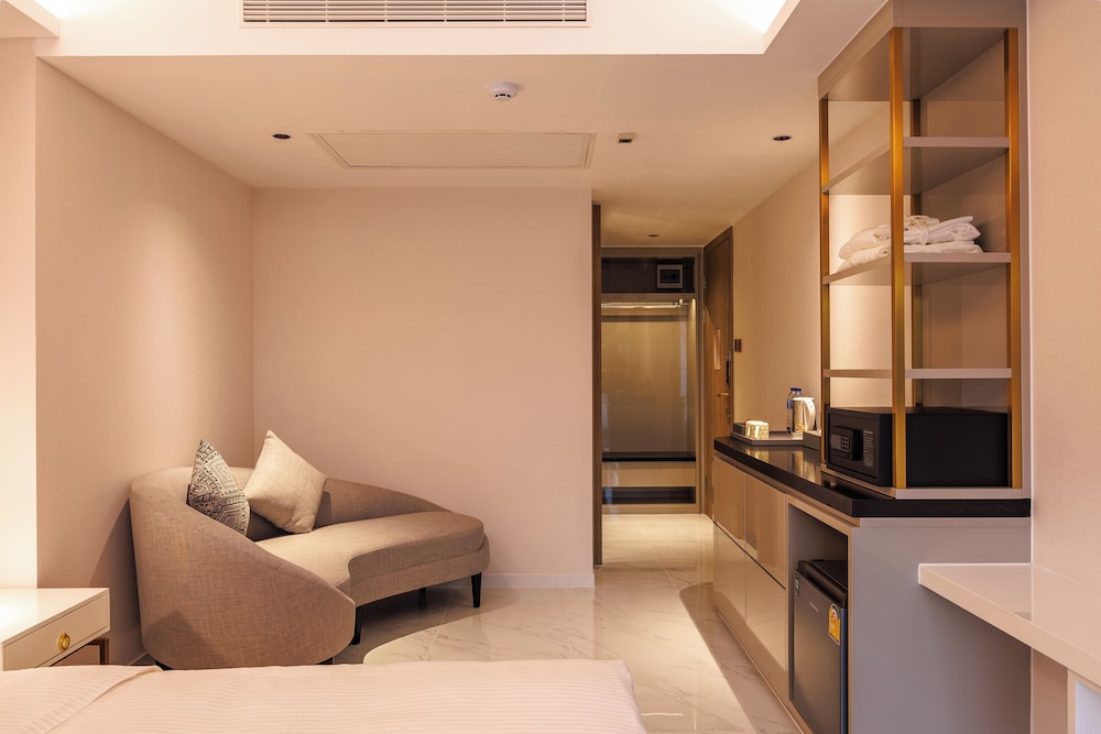 Premium Double Room, Balcony, City View photo 3