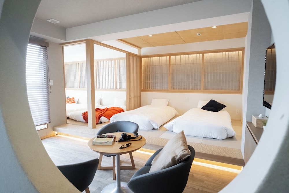 Signature Family Suite (Non-smoking) - Photo 11