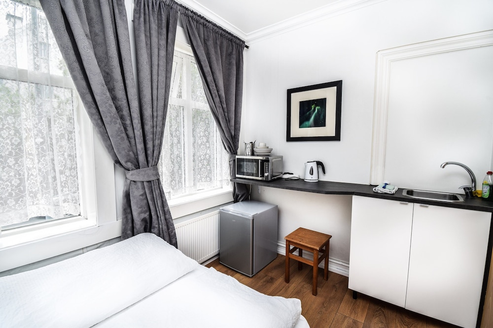 Double or Twin Room, Shared Bathroom photo 1