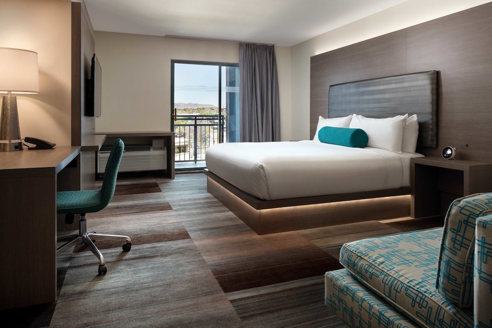aloft, Suite, 1 King Bed, Balcony - Photo 1