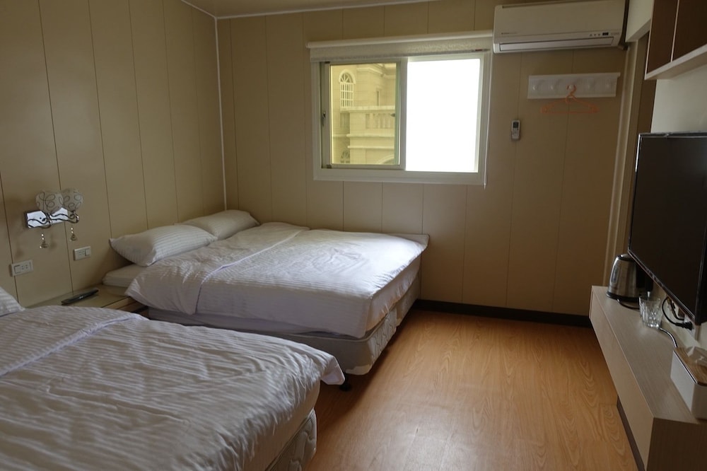 Family Room, Multiple Beds photo 1