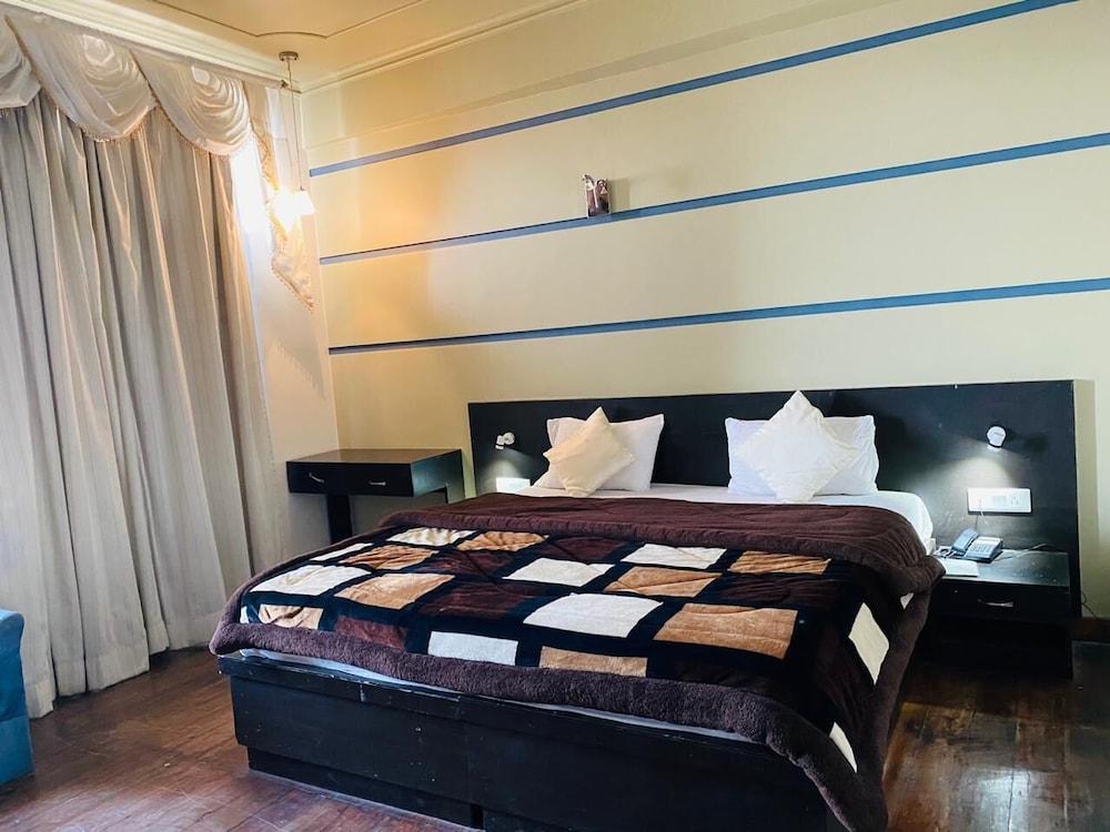 Royal Triple Room photo 2