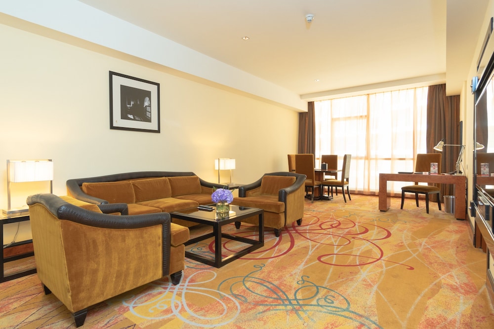 Family Suite, complimentary shuttle to DXB Airport Terminal 1 & 3 photo 3