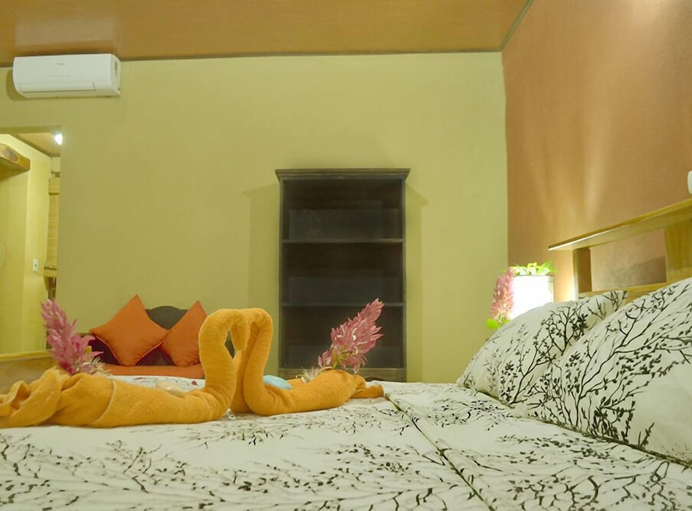 Standard Room, 1 King Bed photo 2