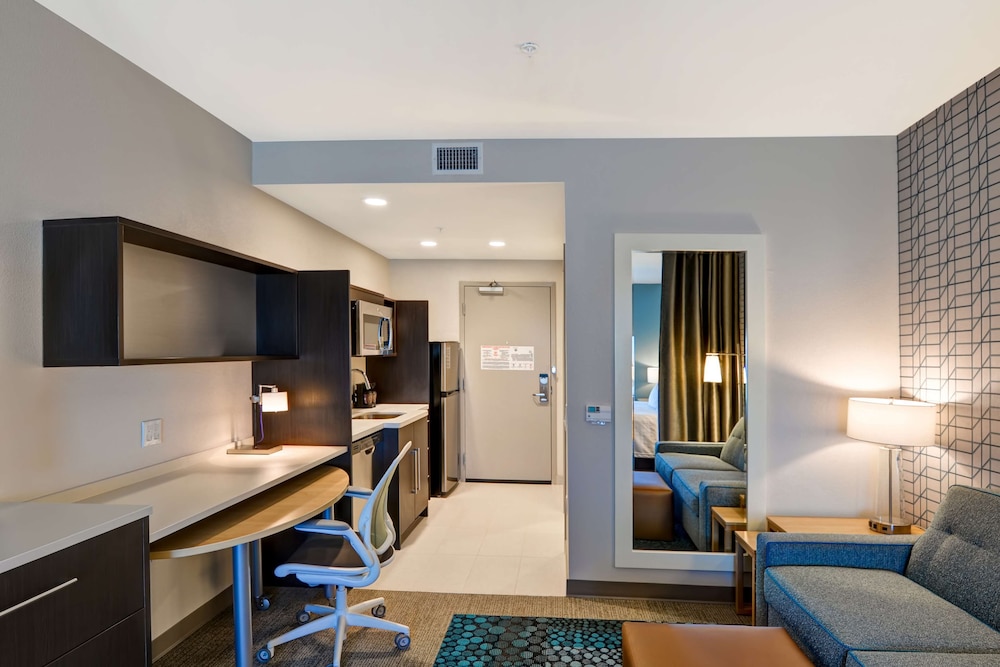 Studio, 1 King Bed, Accessible, Bathtub photo 1
