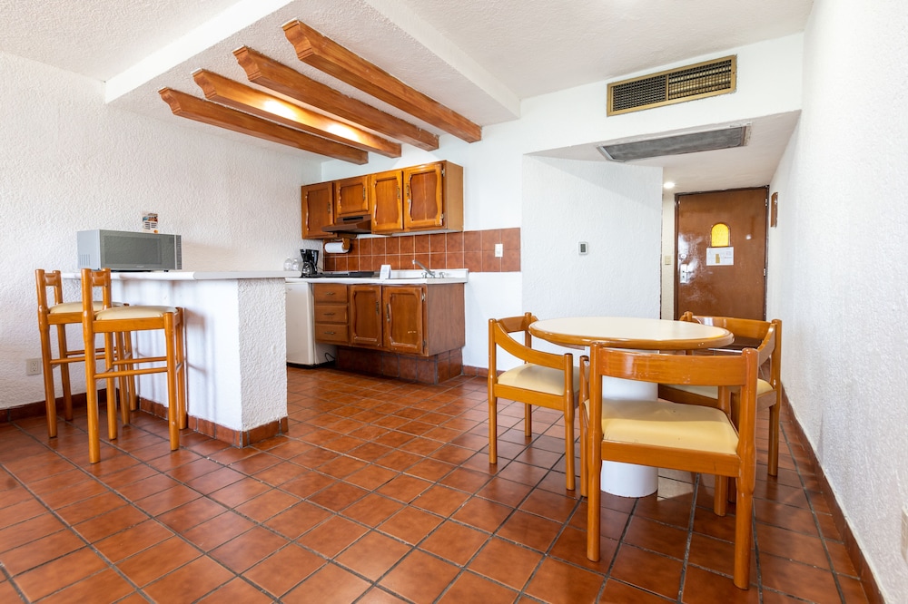 Suite, 1 Bedroom, Oceanfront - Photo 1
