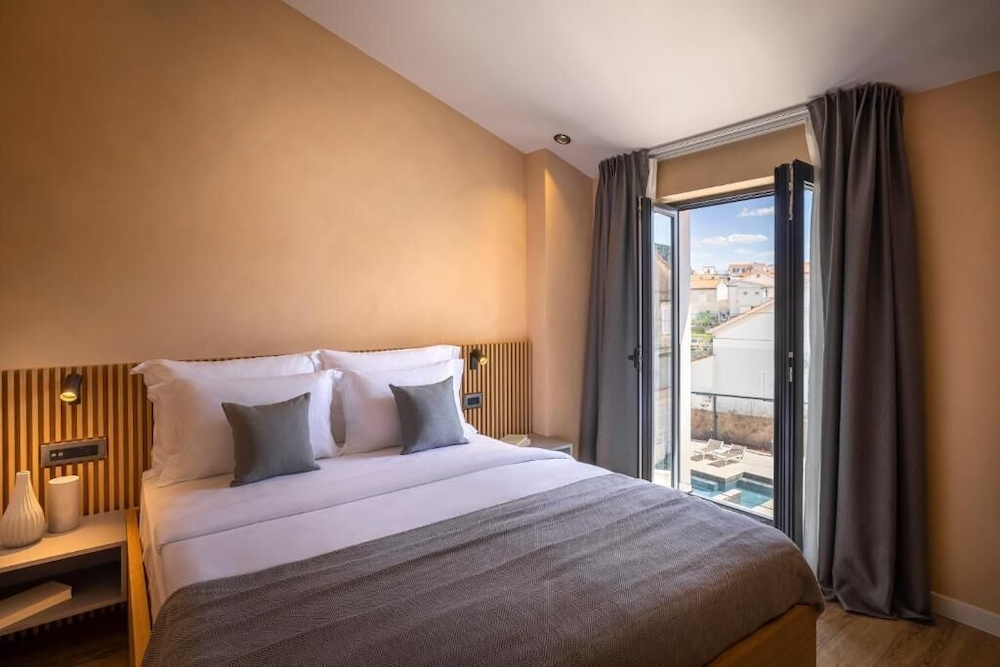 Standard Double Room, Pool View