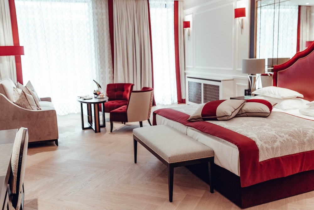 Executive Double Room, 1 King Bed, Garden Area photo 3