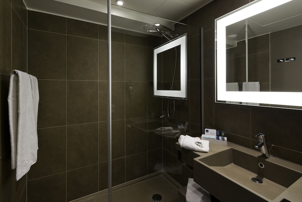 Superior Room, Multiple Beds (Premium) - Photo 12
